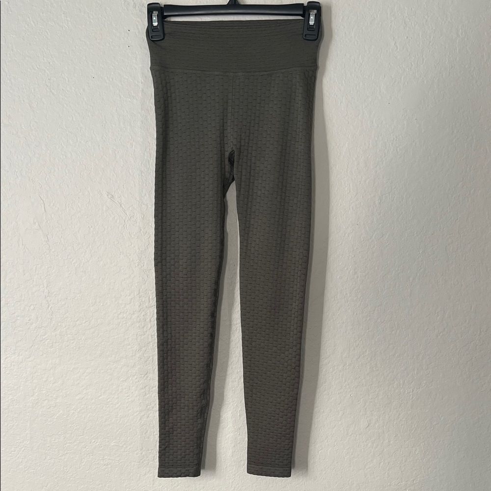 Like New! Prozis Olive Green Textured Scrunch Leggings in Size XS
